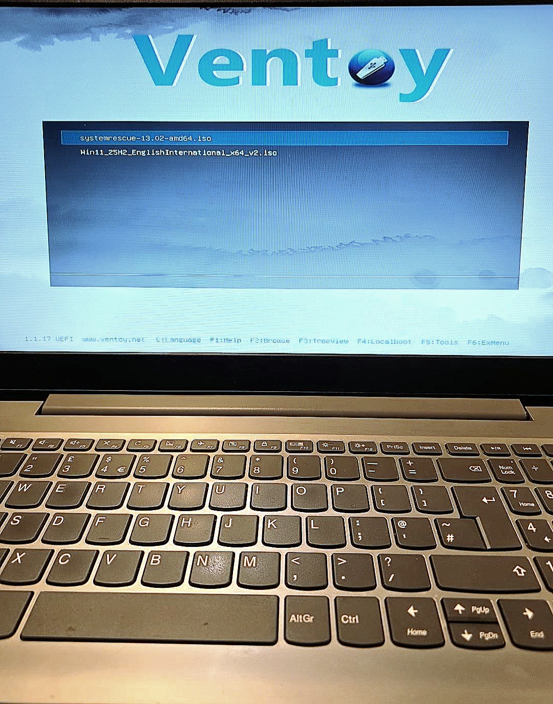 Laptop on the iPhoneBits bench displaying the installation media boot menu